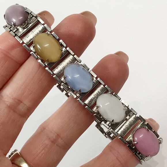 Vintage Moon Glow Bracelet Sarah Coventry Cabochon Party Pastels Scarab Style - Picture 5 of 16